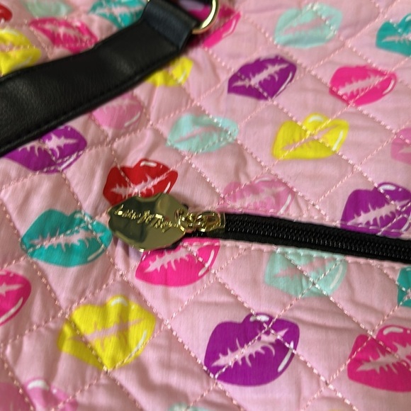 Luv Betsey By Betsey Johnson Quilted Duffle Bag Lips Pink Gold Color Details - Picture 3 of 7